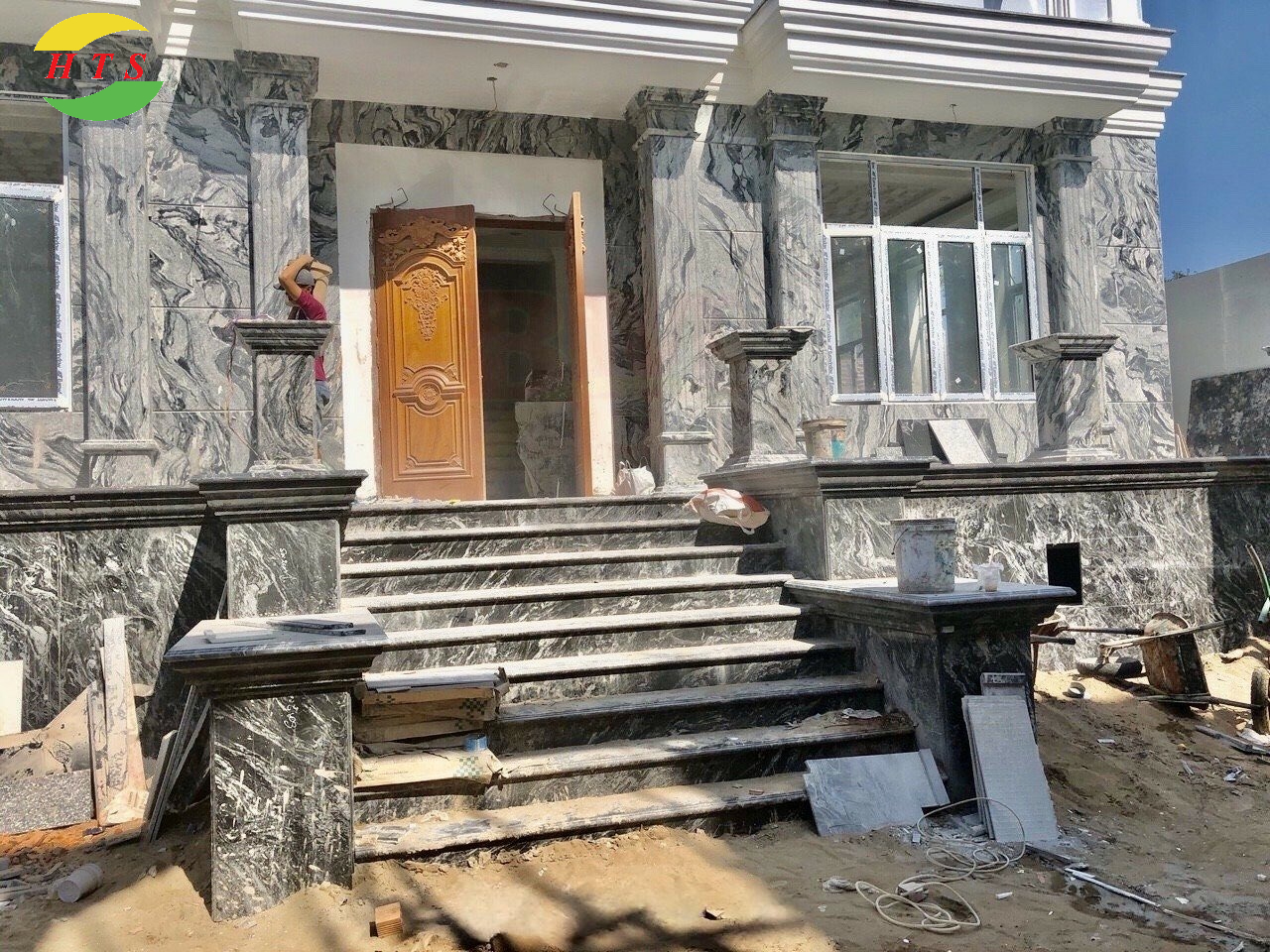 biệt thự ốp cửa đá granite